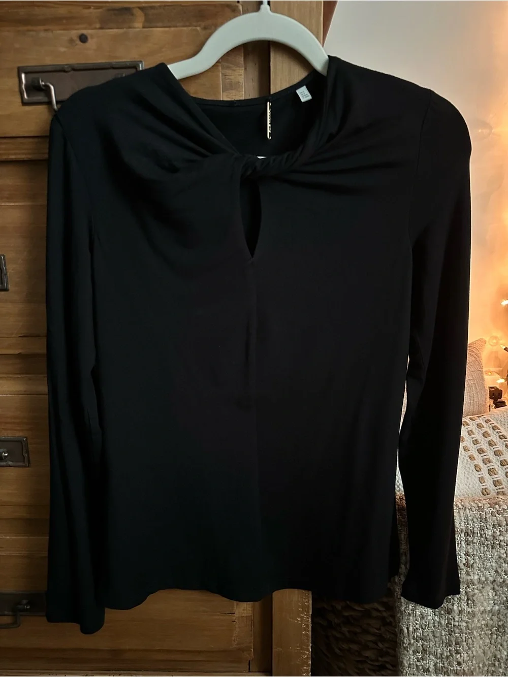 Elie Tahari Black Twisted Keyhole Long Sleeve Top